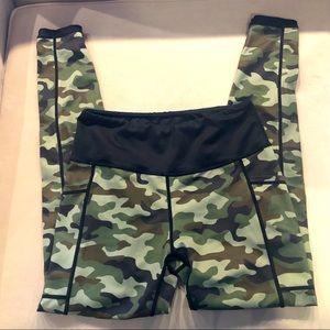 CVG Reversible Camo Full Length Leggings Small EUC
